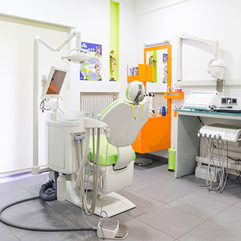 Παιδοδοντίατρος Βίκυ Ορ. Τασιούλα Οδοντίατρος Α.Π.Θ., ειδικευθείσα στην Παιδοδοντιατρική M Dent Sci Leeds Dental Institute, UK | Οδοντίατρος για παιδιά, εφήβους και ειδικούς ασθενείς | Πάροδος Γ. Ολυμπίου 1, 60132 Κατερίνη